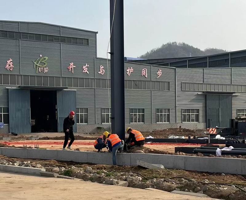 河南leyu乐鱼online(中国)高端智能装备制造项目标准化厂房钢立柱完成吊装
